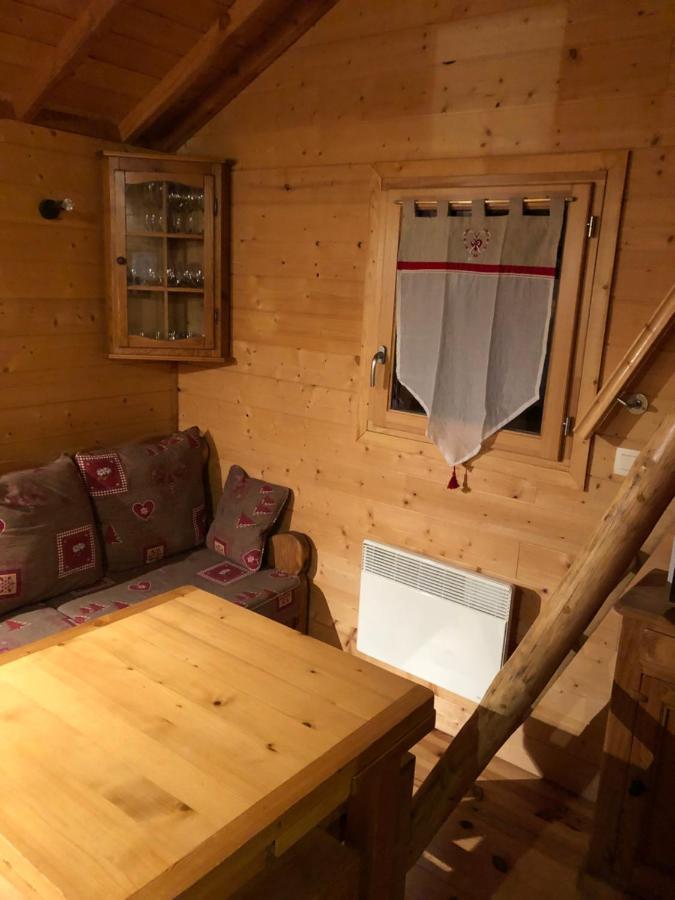 La Cabane A L'Oree Des Bornes Evires Exterior photo
