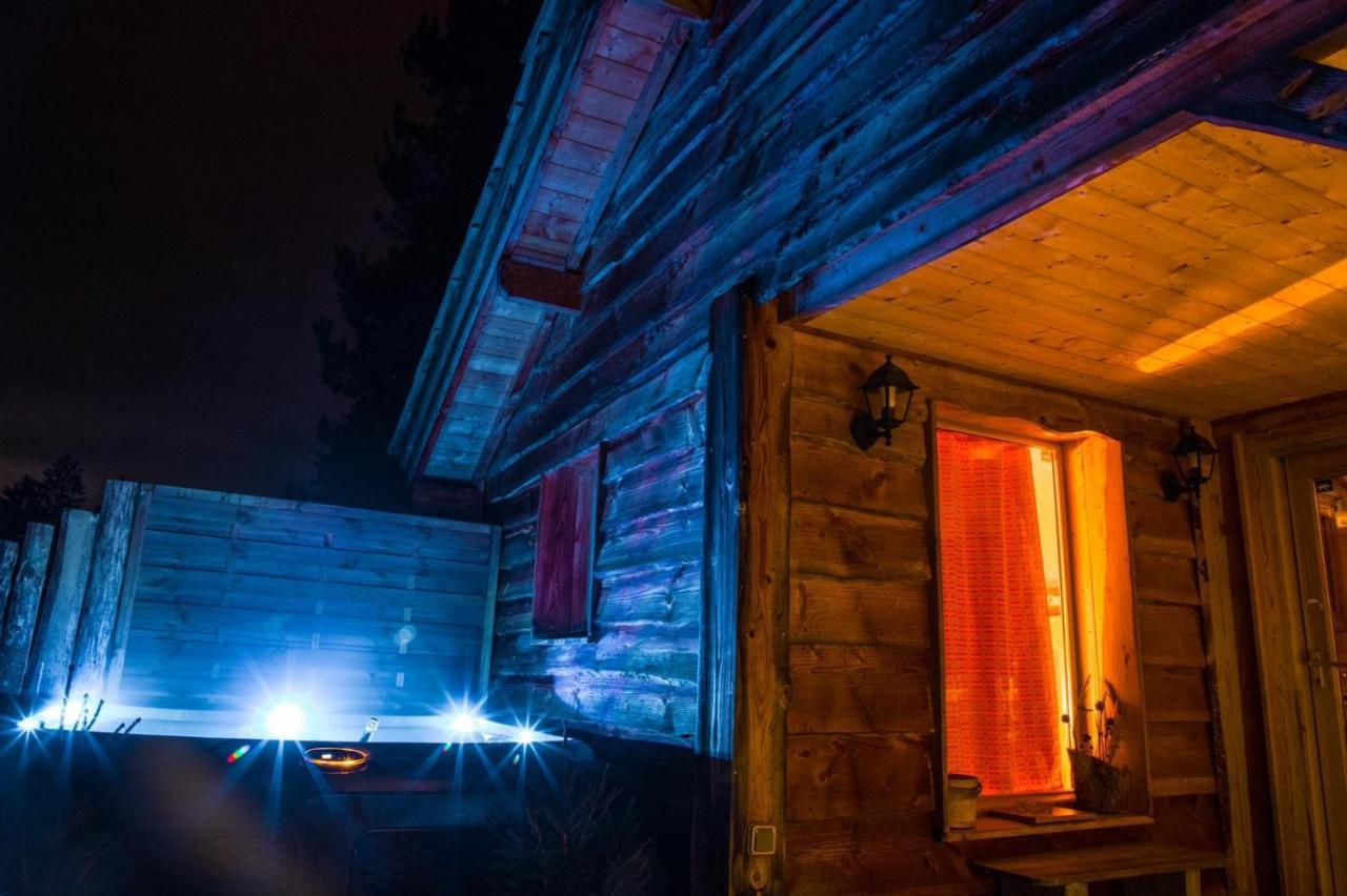 La Cabane A L'Oree Des Bornes Evires Exterior photo